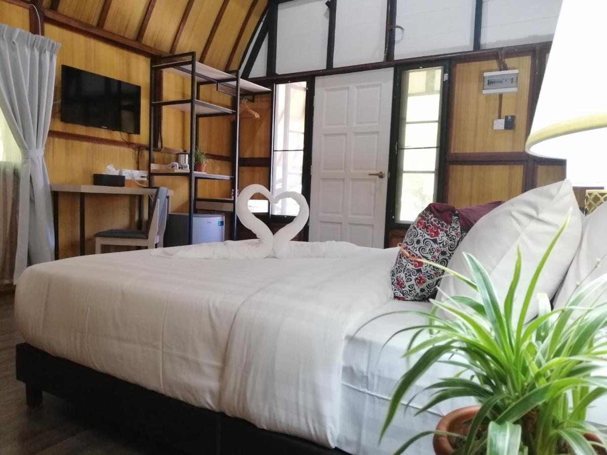 Api-Api Eco Chalet Pantai Kok Exterior photo