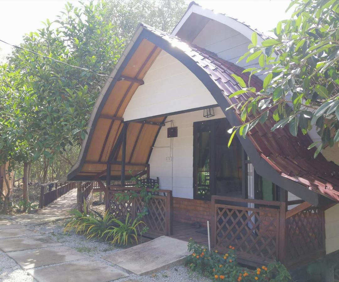 Api-Api Eco Chalet Pantai Kok Exterior photo